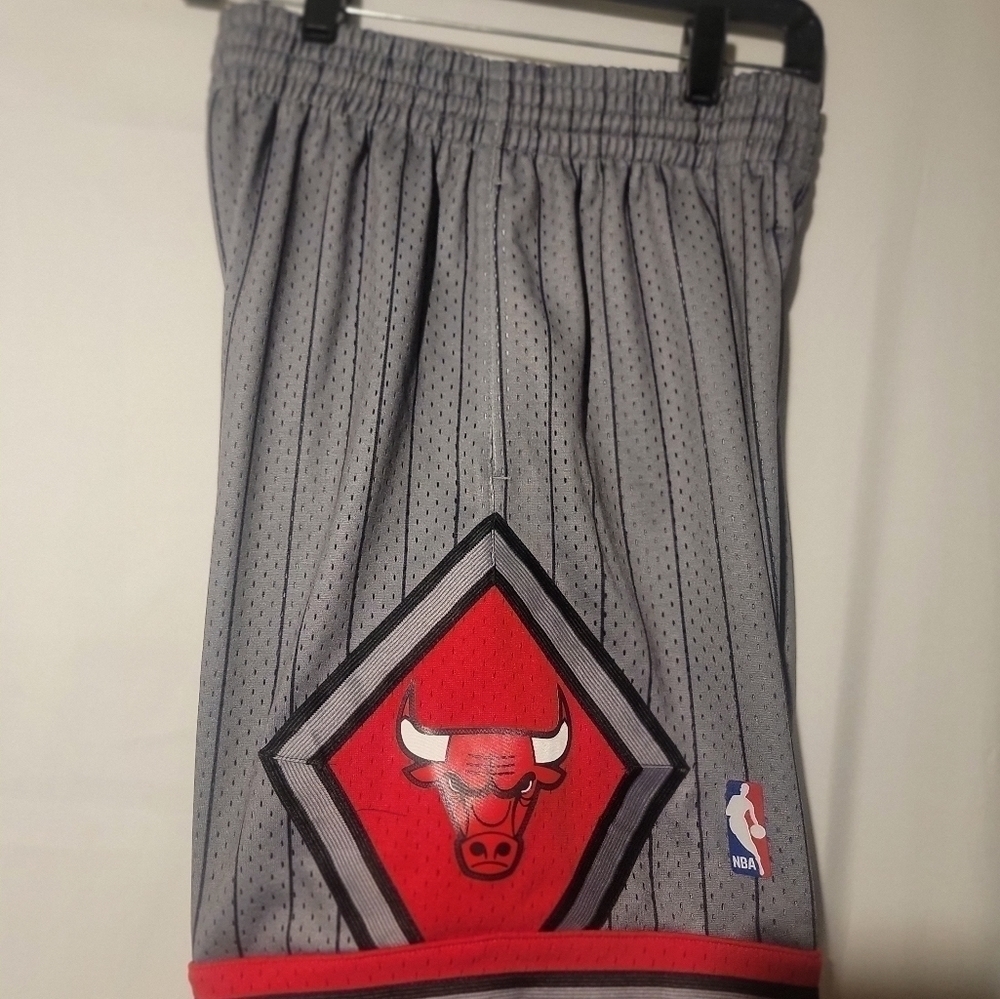 Mens Mitchell & Ness NBA SWINGMAN SHORTS CHICAGO BULLS 1995 SIZE SMALL